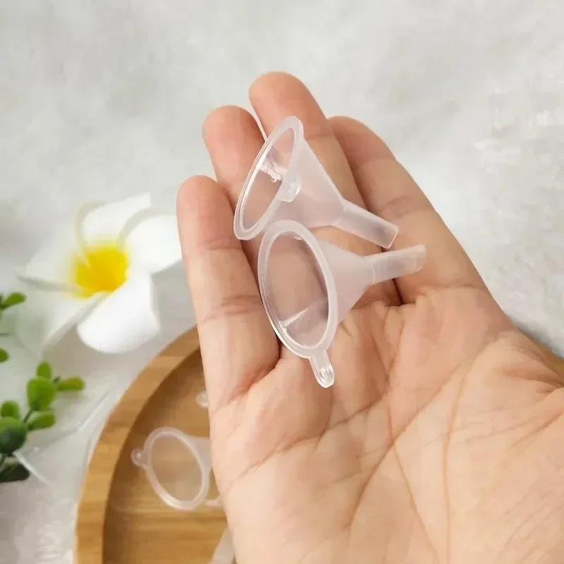 10/1PCS Mini Clear Funnel Small Mouth Liquid Oil Funnel Plastic Funnel Laboratory Supplies Tool School Experimental Supplies image 5