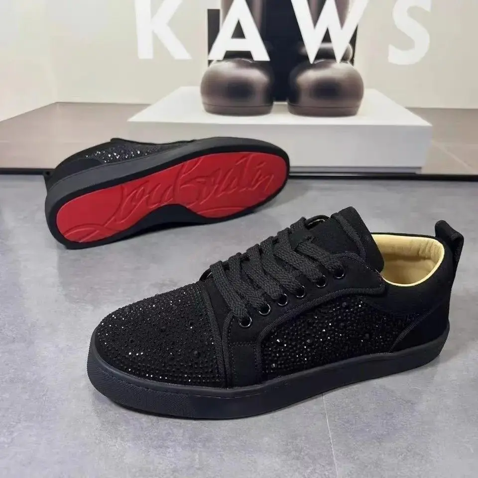 

Кеды 2026: модный тренд весны, спортивная обувь в стиле нишевой моды, молодежные мужские кеды в гонконгском стиле