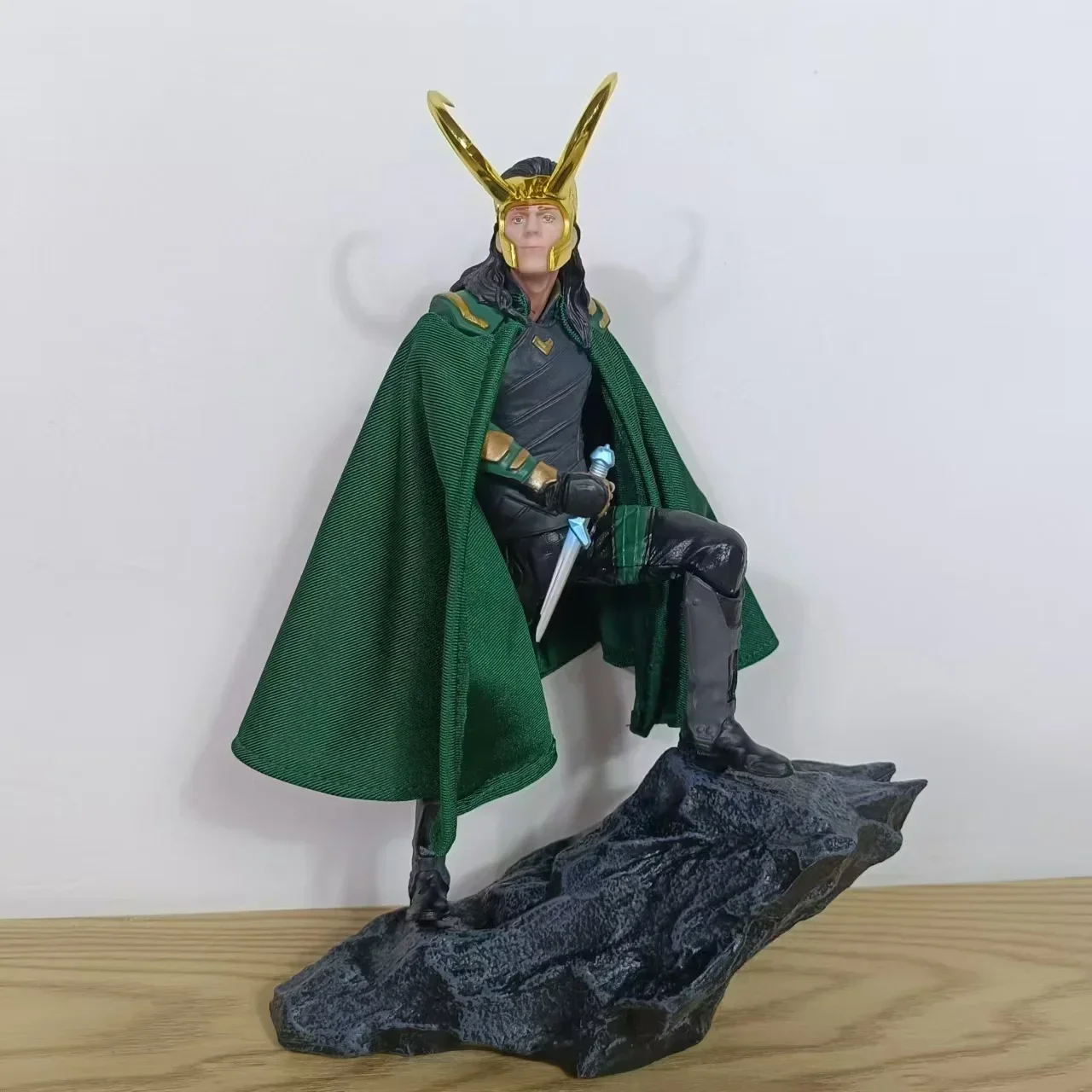 VIP Limited edition 25cm Superhero Loki PVC Action Figure PVC statue Collectible Model Room home decoration toys kids child gift