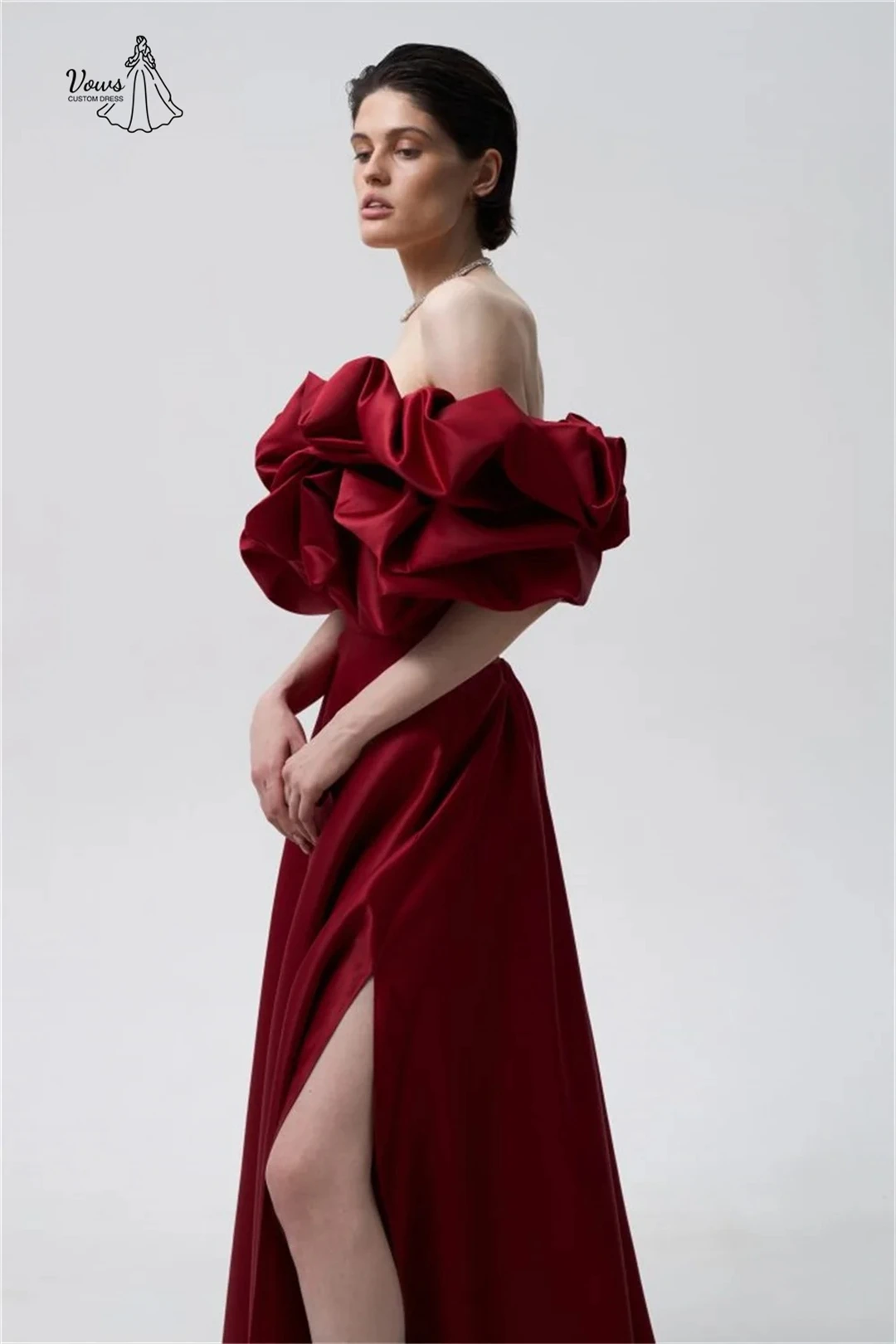 ชุดราตรีหรูหราสั่งตัดพิเศษ Vows คอลเลคชั่น 2025 ชุดเดรสผู้หญิงทรงเอ ดีไซน์หรูหรา ผ้าซาติน ปิดไหล่