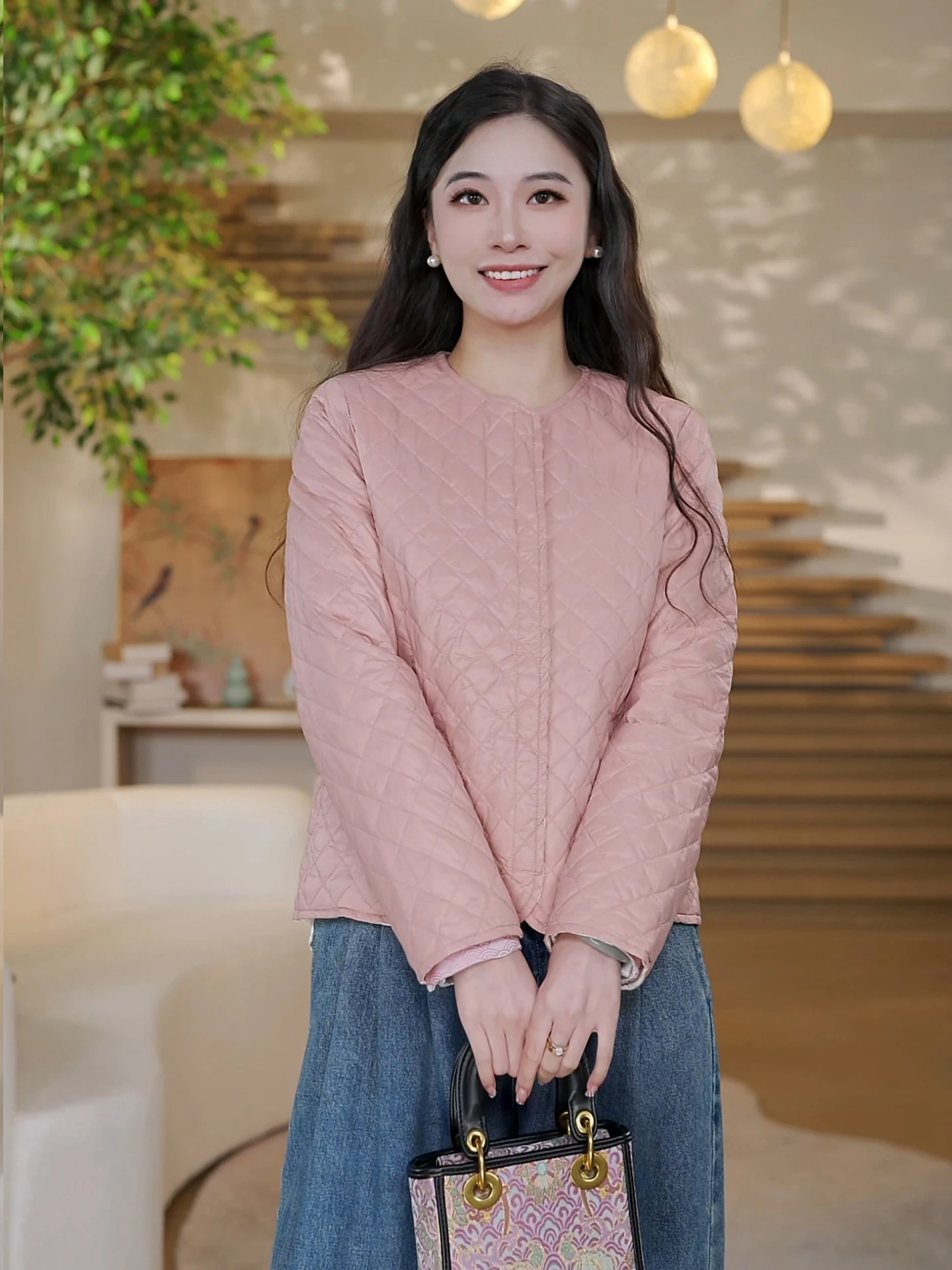 

Новая китайская шелковая двусторонняя легкая пуховая куртка из шелка, весенняя новинка, модная, омолаживающая, для активного отдыха