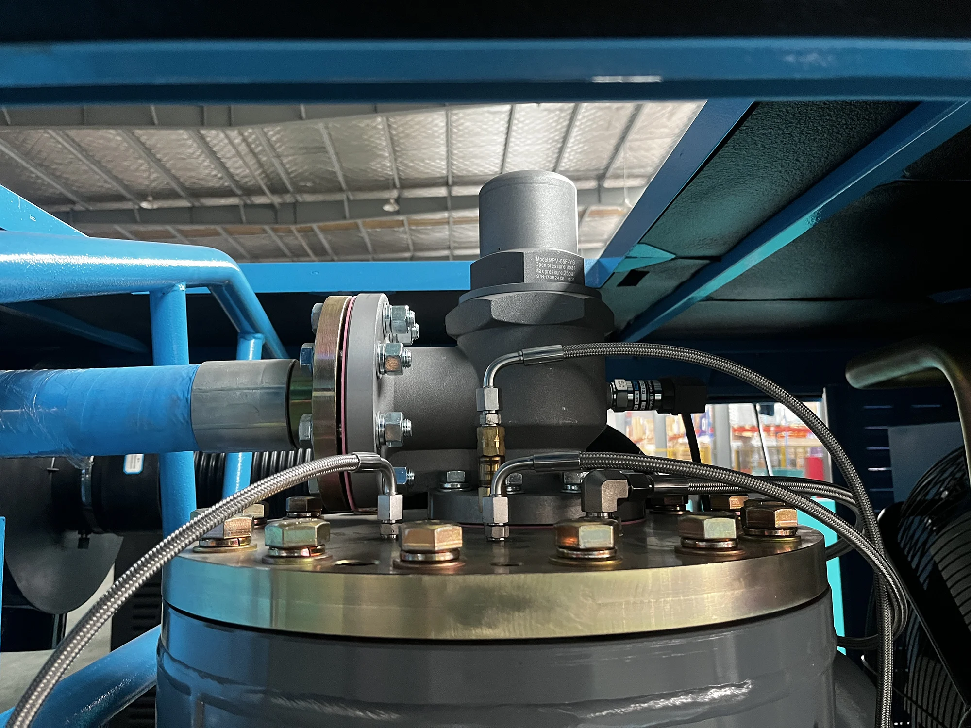 Heavy Duty Customized Two-stage Portable Diesel Screw Compressor Lubricated Air Cooled 20m/min Engine Motor Mining 3500kg Model
