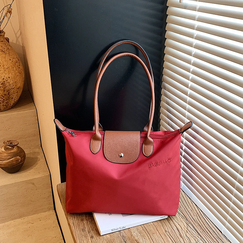 

Luxury Classic Paris Inspired Messenger Bag For Women With Minimalist Design And Solid Color Option