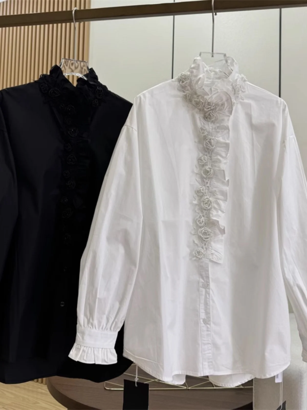 

Женская свободная хлопковая рубашка в европейском стиле с цветочным декором, кружевным воротником и одной пуговицей, элегантный модный топ, укороченная блузка