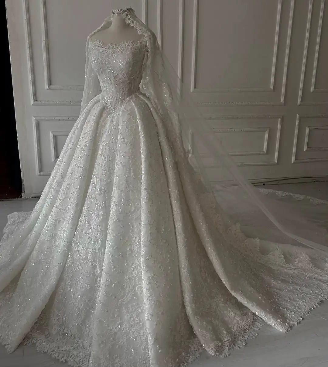 Luxury Lace Wedding Dress Long Sleeves Princess Ball Gown Sparkly Appliques Bridal Gown Custom Made Vestido De Novia