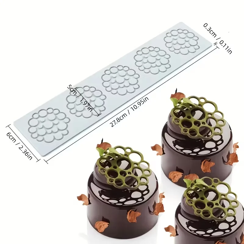 Creative Round Hole-Shaped Silicone Decoration Mold, Christmas Wreath Silicone Baking Mold, Non-Stick and Easy to Demold, Food-Grade Silicone, Can Be Used to Create Exquisite Cake Decorations