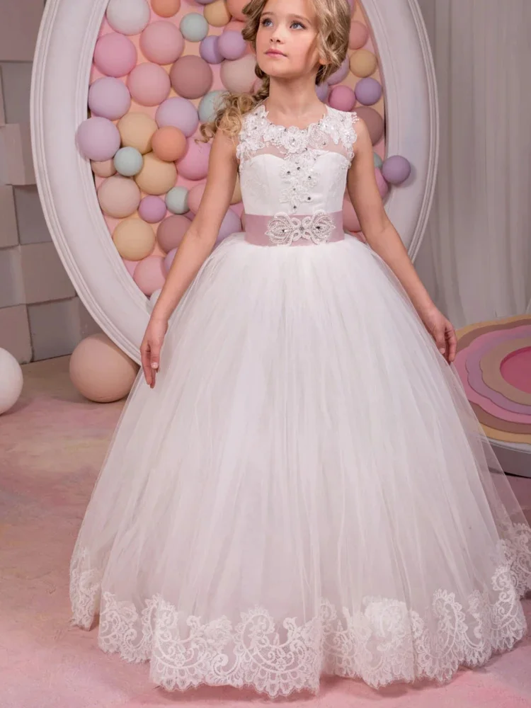 Sukienka dla dziewczynki na wesele, elegancka, księżniczka, na urodziny, bal, z białej koronki, warstwowa, z aplikacjami z cekinów i kokardą.