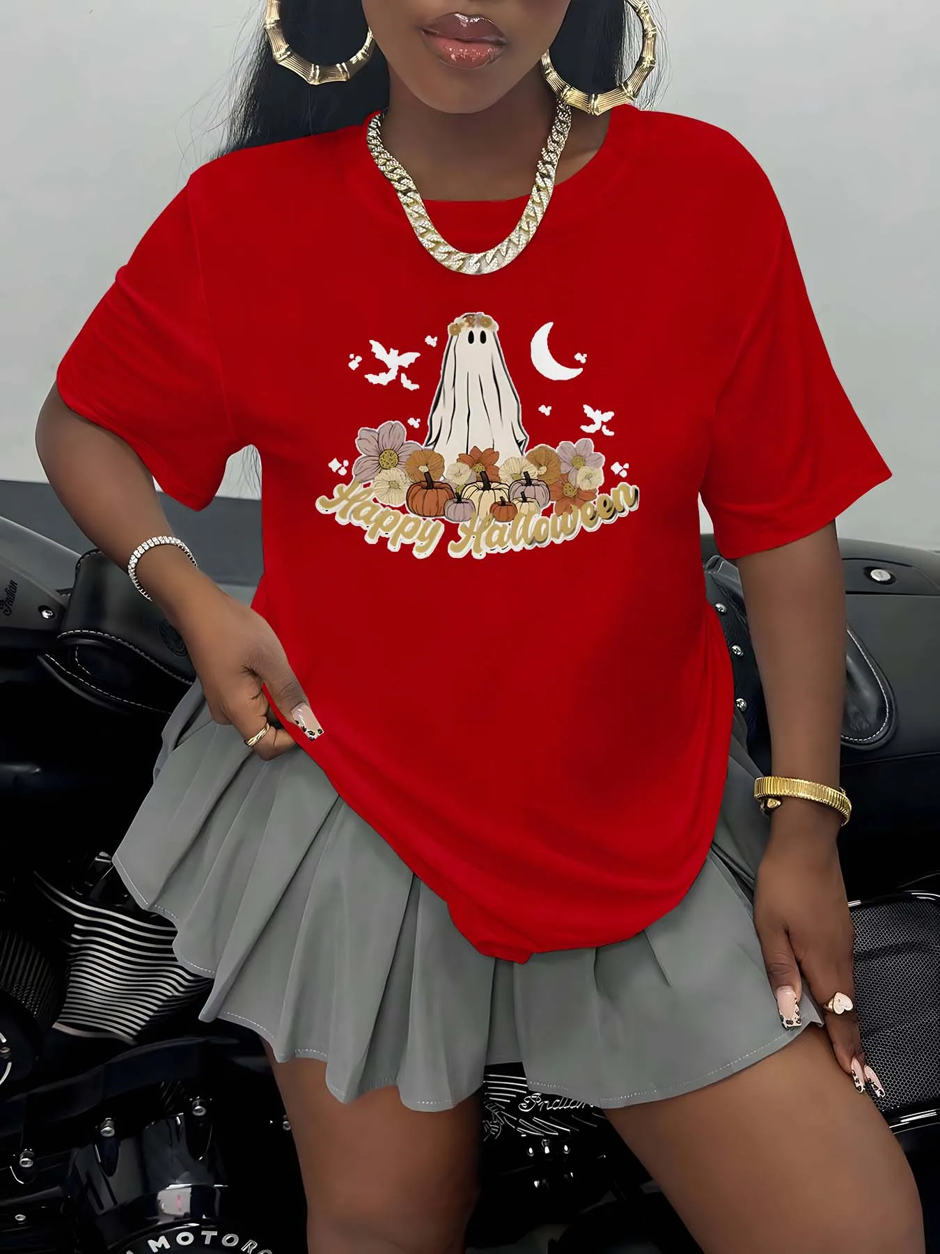 

Модная деталь больших размеров с очаровательным призраком, окруженным тыквой и цветением, дизайн, смешивание, развлечение на Хэллоуин