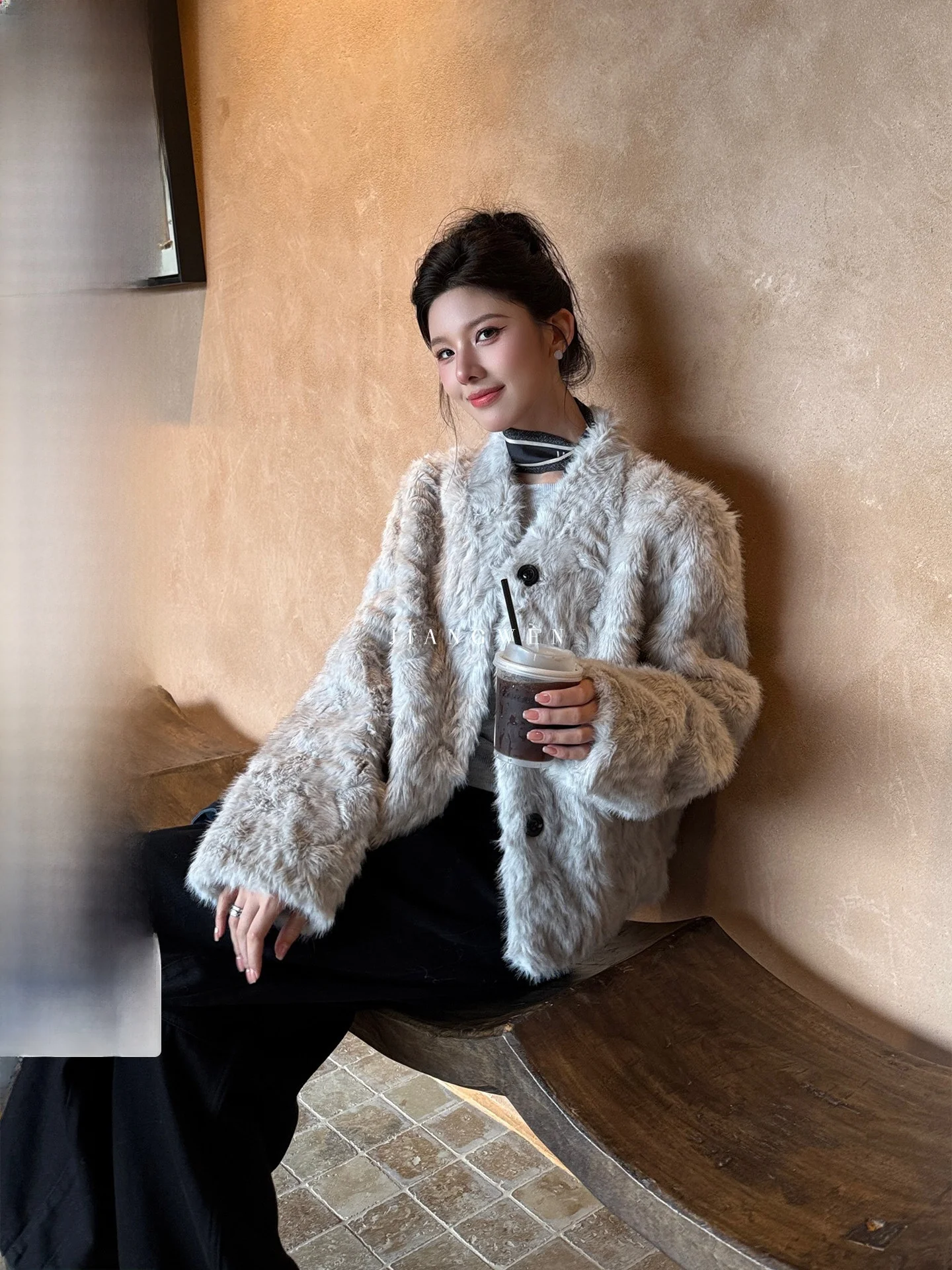 

Retro High-End Fluffy Lamb Fur Jaet Women's ort Sle Leather Fur Inteated Eco-friendly Fur Warm Casual Color