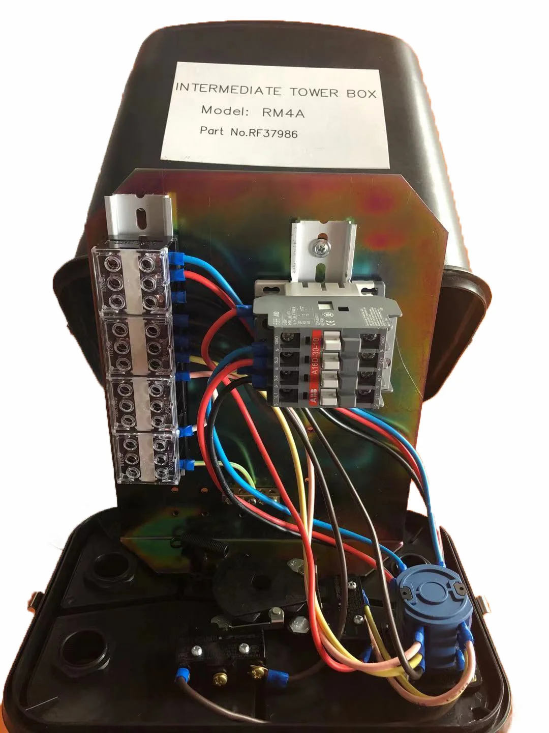 ระบบชลประทานแบบพุ่งตรงกลางชนิดทาวเวอร์บ็อกซ์ระดับกลาง