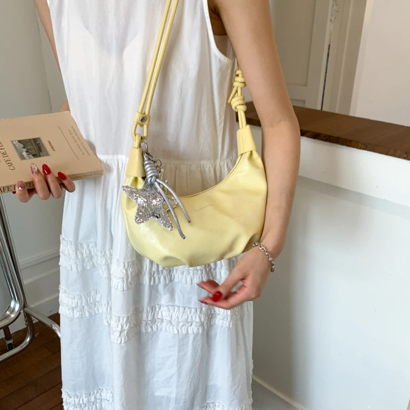 

Korean version of ins trendy and fashionable dumpling bag 2025 new simple and high-end cloud bag niche design shoulder bag