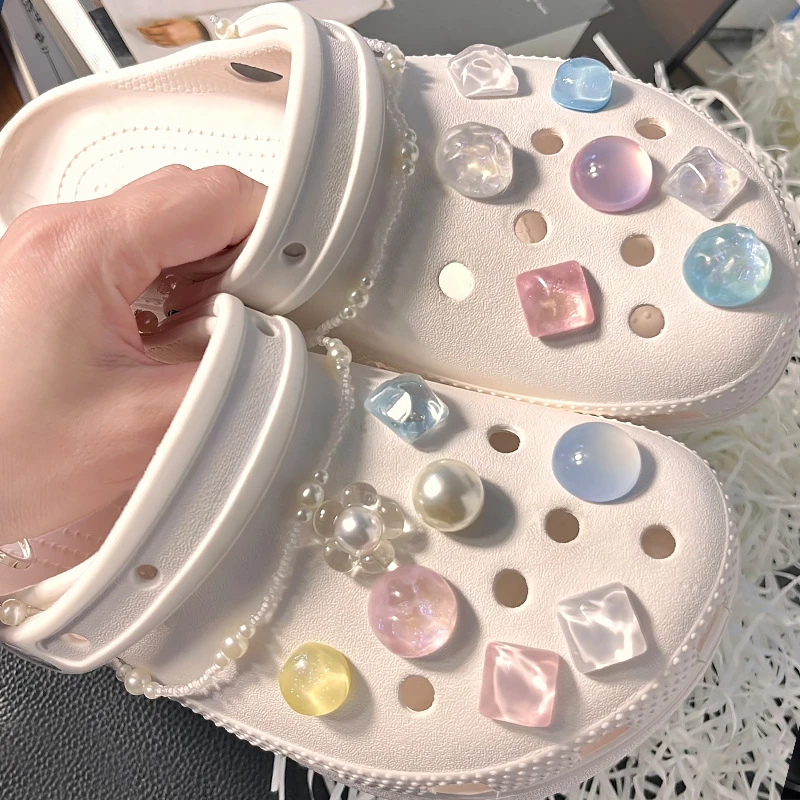 

Luxury Quality DIY Shoes Charms for Crocs Fashion Bundle Set Garden Shoe Buckle Elegant Butterfly Clogs Jeans All-match Hot Sale