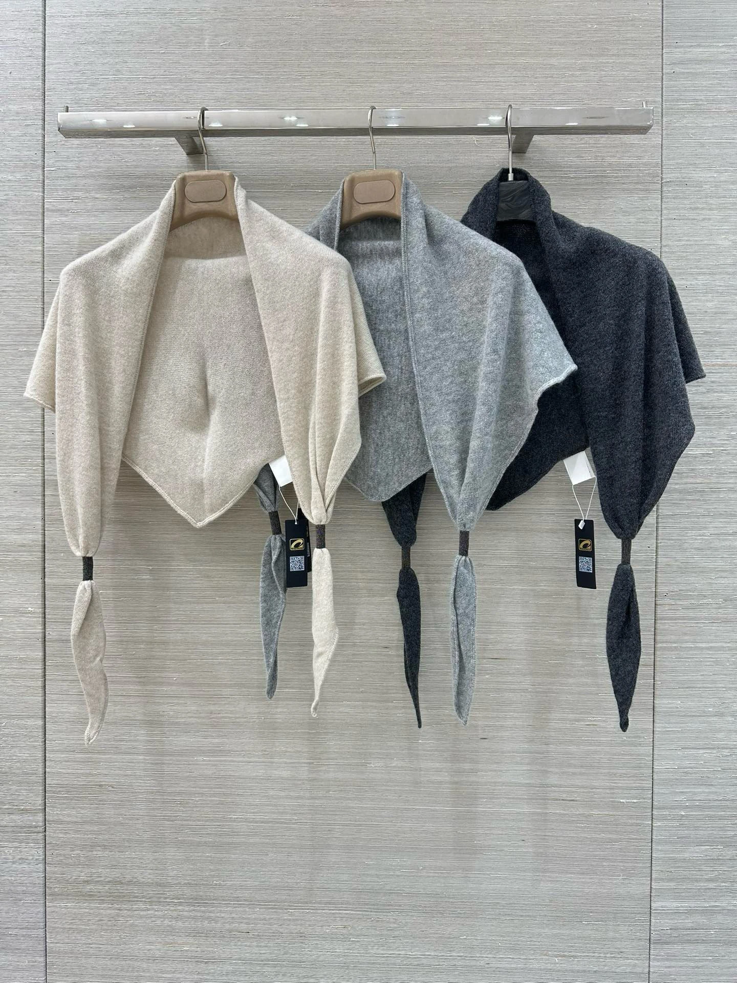 

Elegant Casual Versatile Cashmere Knitted Scarf BC Pearl Chain Decoration All-Match Women's Fashion Accessory