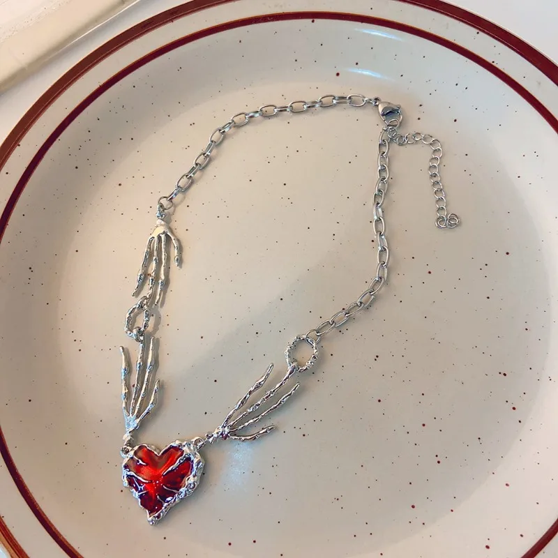 Collier pendentif d'amour rouge foncé pour femme, chaîne de clavicule exagérée, personnalité punk, griffe centralisée, 2024