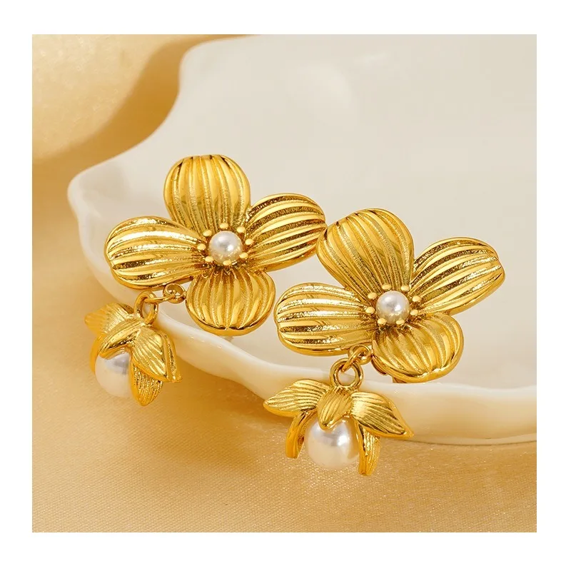 

New Flower Pearl Earrings Wind Stainless Steel Stud Earrings Fashion Temperament Versatile Titanium Steel Earrings