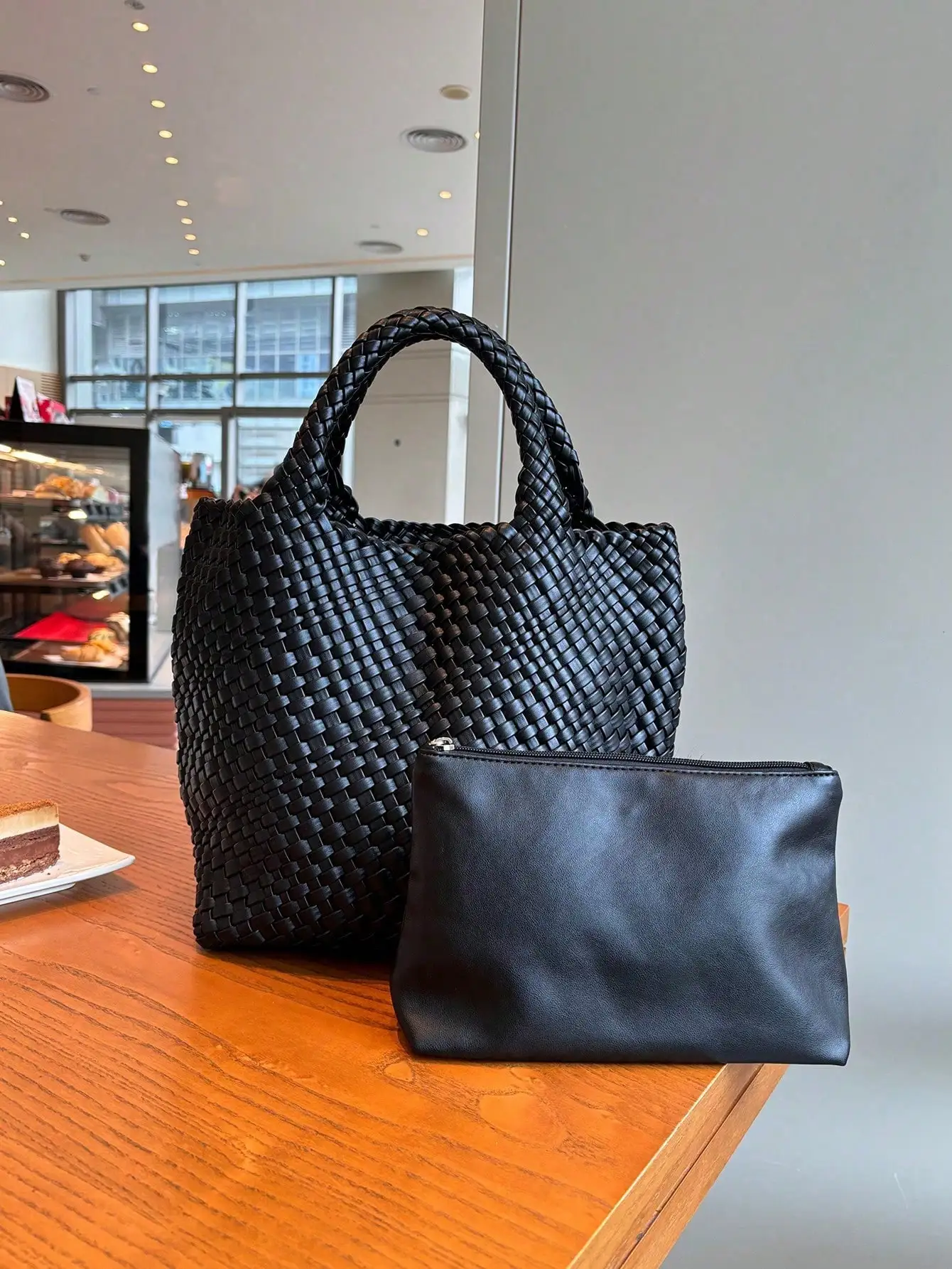 

Fashion trends in autumn and winter soft leather bucket bag Tote one-shoulder bag weaving cross-border jiaozi bag niche design E