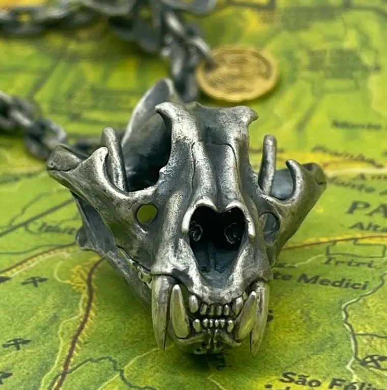 Personality Domineering Men's Skull Bone Pendant Necklace Handsome Pendant Necklace Retro Trend Wind Clavicle Chain