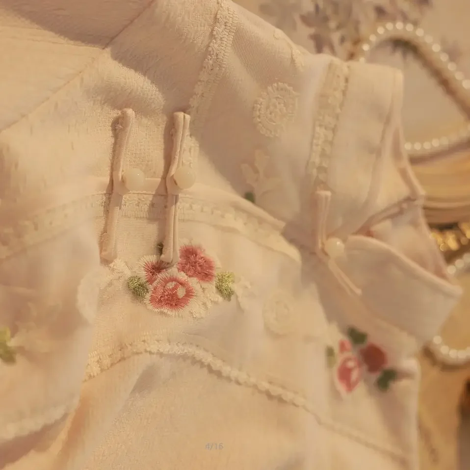 المشمش شيونغسام تشيباو المطرزة كم طويل 2023 الخريف/الشتاء جديد الفتيات تحسين اليومية حفلة الشباب نمط فستان أنيق