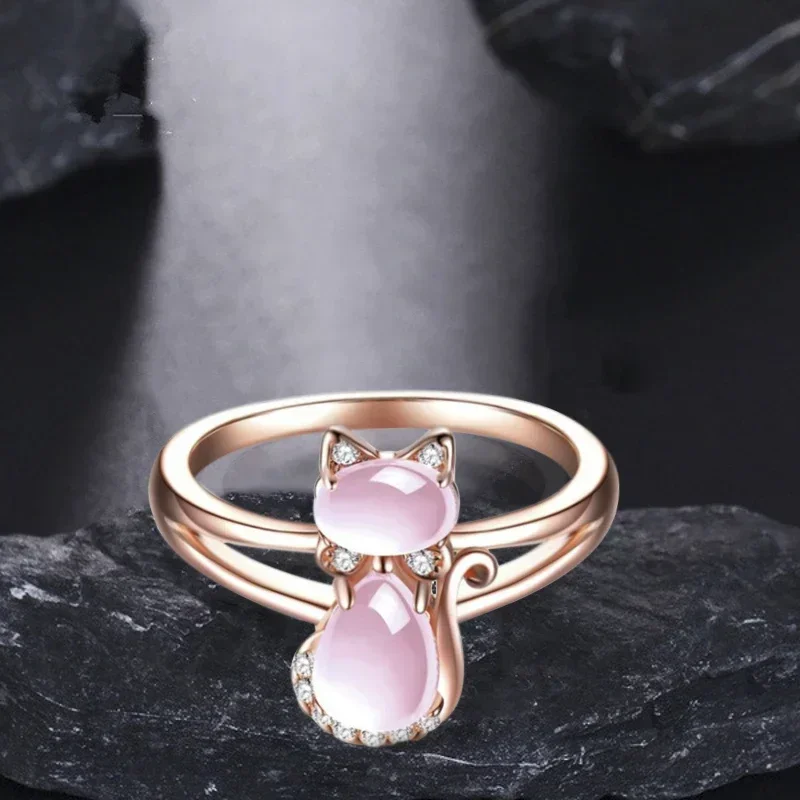 

Hot Sale Fashion Rose Gold Pink Cat Ring, Lovely Temperament Lady Pink Inlaid Crystal Ring Rings for Women Jewelry Whole Sale