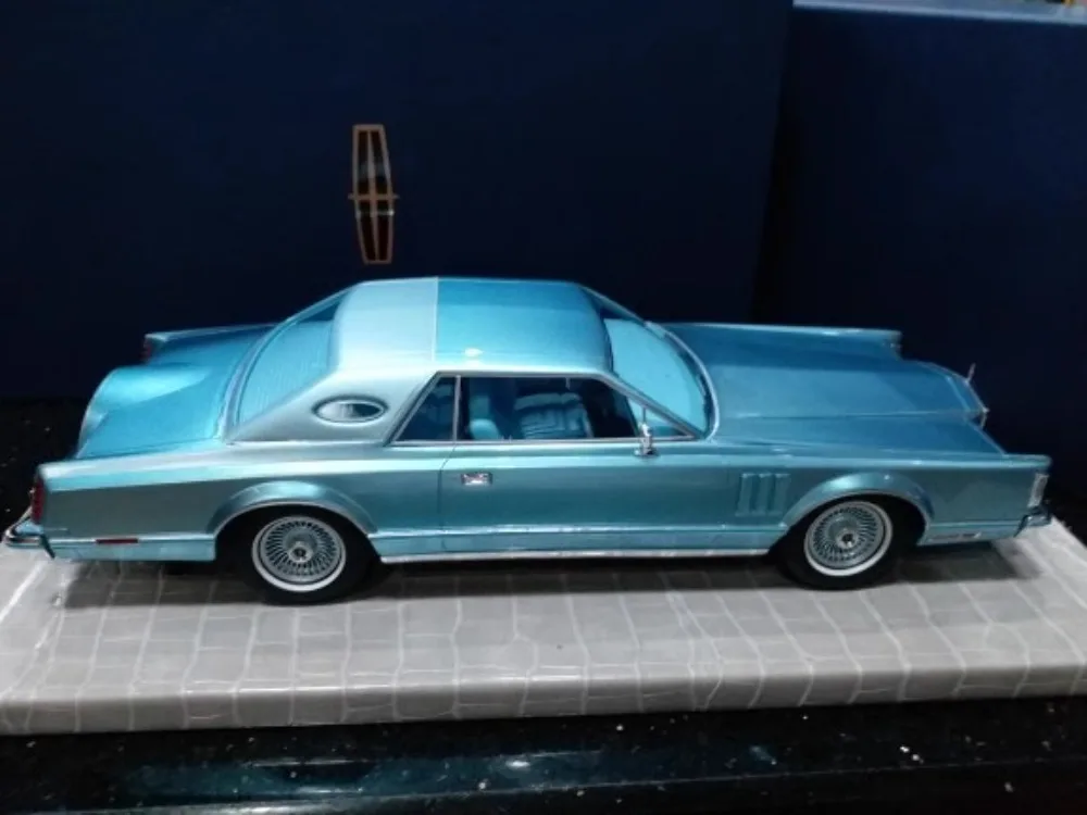 AMC 1/18 Lincoln Continental Diamond Jubilee Edition Car Model Lincoln Continental Mark V Blue Ornaments Collectibles Gifts