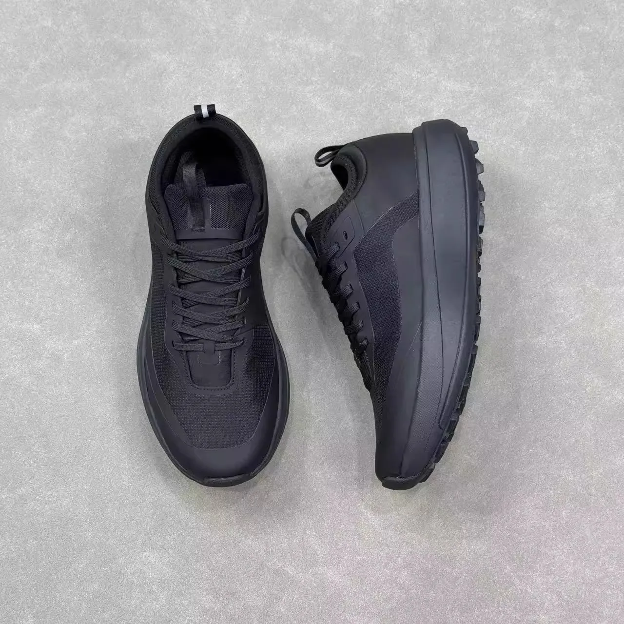 

2025 New Outdoor Hiking Boots with Superior Traction Trekking Shoes, Training Shoes, Breathable Shoes Unisex Running Shoes