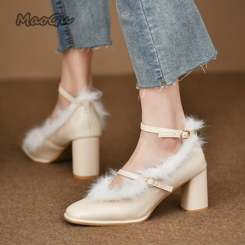 

Плюшевые туфли-лодочки на высоком каблуке во французском стиле. Женские туфли Мэри Джейн на массивном каблуке. Уютные модные туфли на каблуке из искусственного меха. Элегантный абрикосовый размер 35-39.