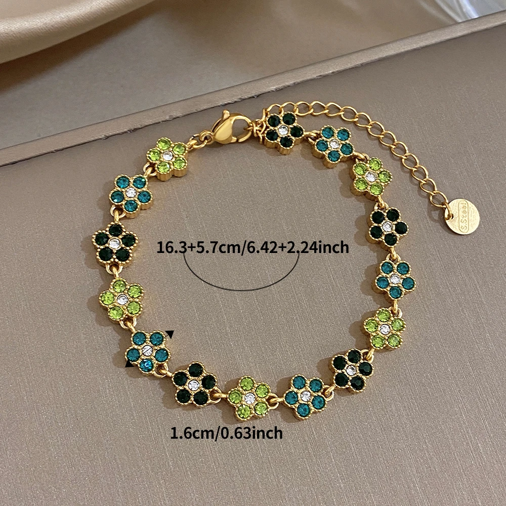 Modisches, vergoldetes, mehrfarbiges Edelstahl-Kleeblatt-Armband mit glänzendem Strass-Blumenanhänger, Gliederarmband, Schmuck für Damen – Detail 2