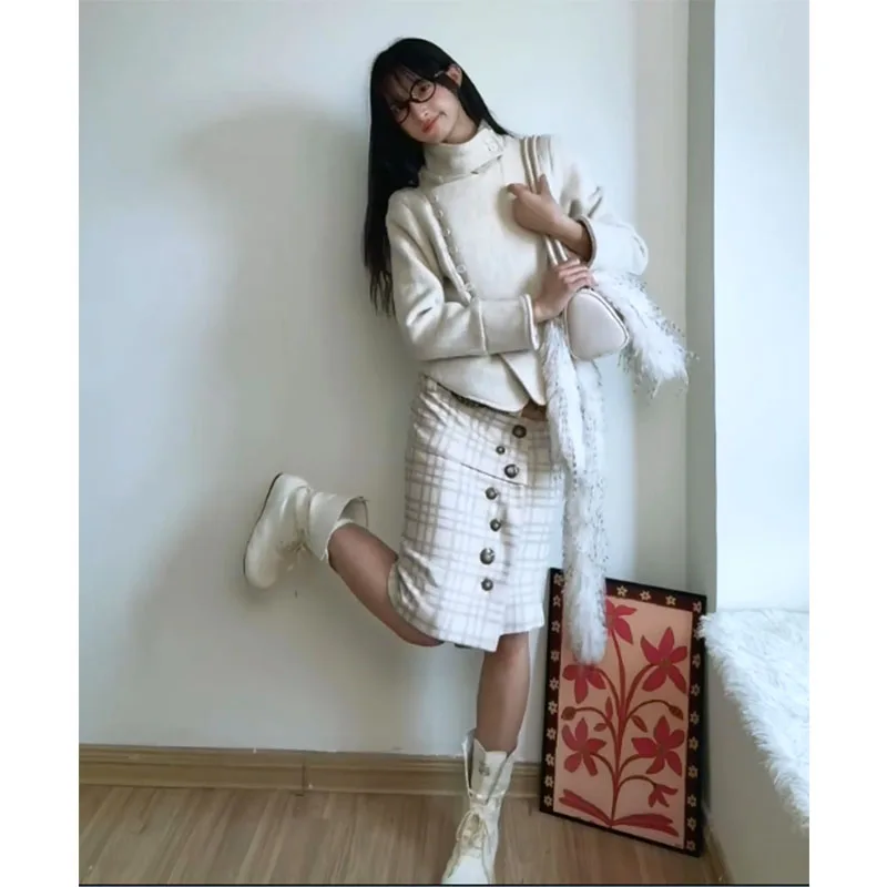 

Ретро-юбка миди в корейском стиле с высокой талией, женская, осенняя, новая модель, повседневная, универсальная, в клетку, на пуговицах, с асимметричным подолом, А-силуэт
