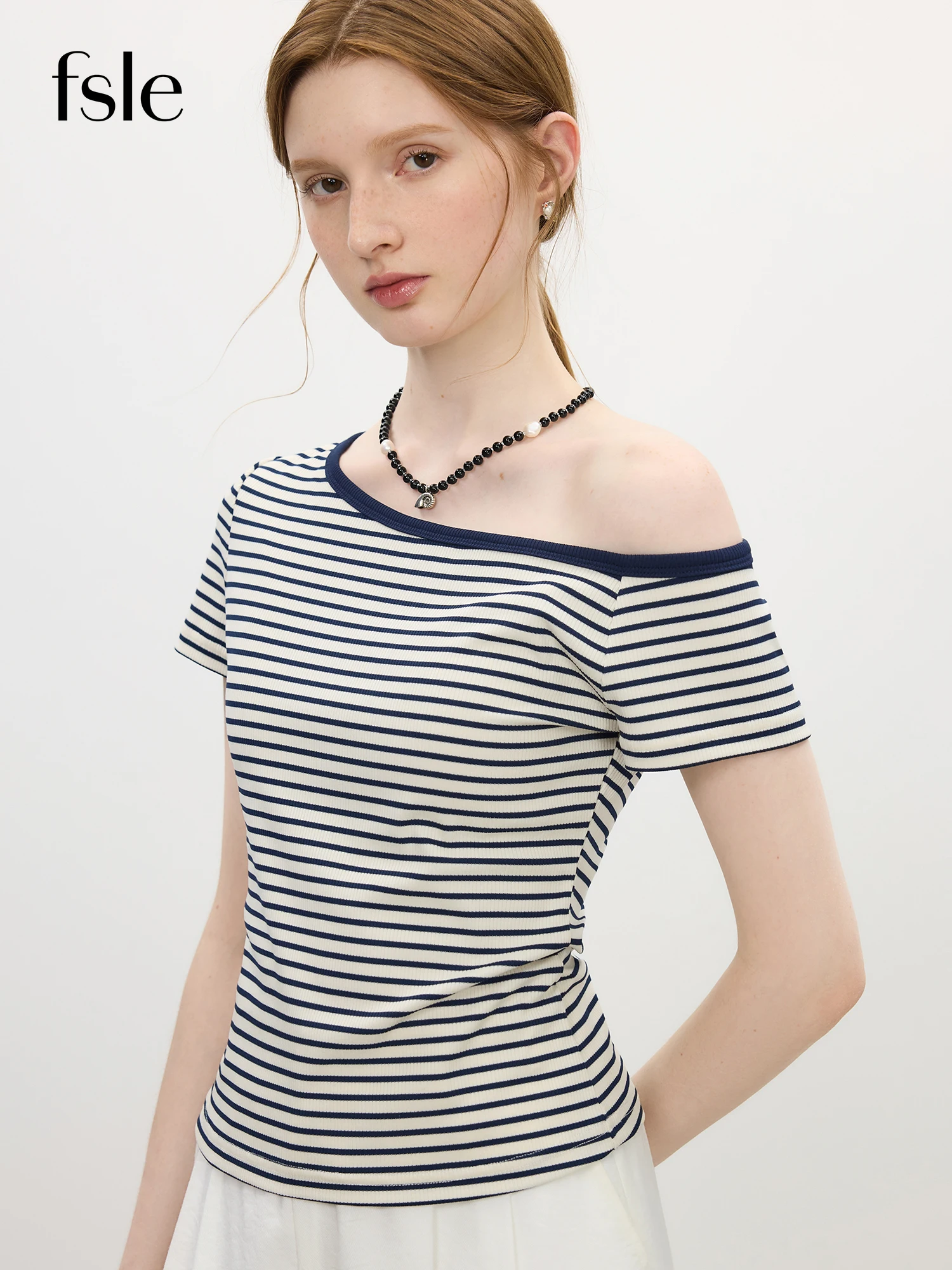 

FSLE Hot Girl Oblique Shoulder Slim Fit Striped Short-sleeved T-shirt Female Summer 2025 New 25FS12822