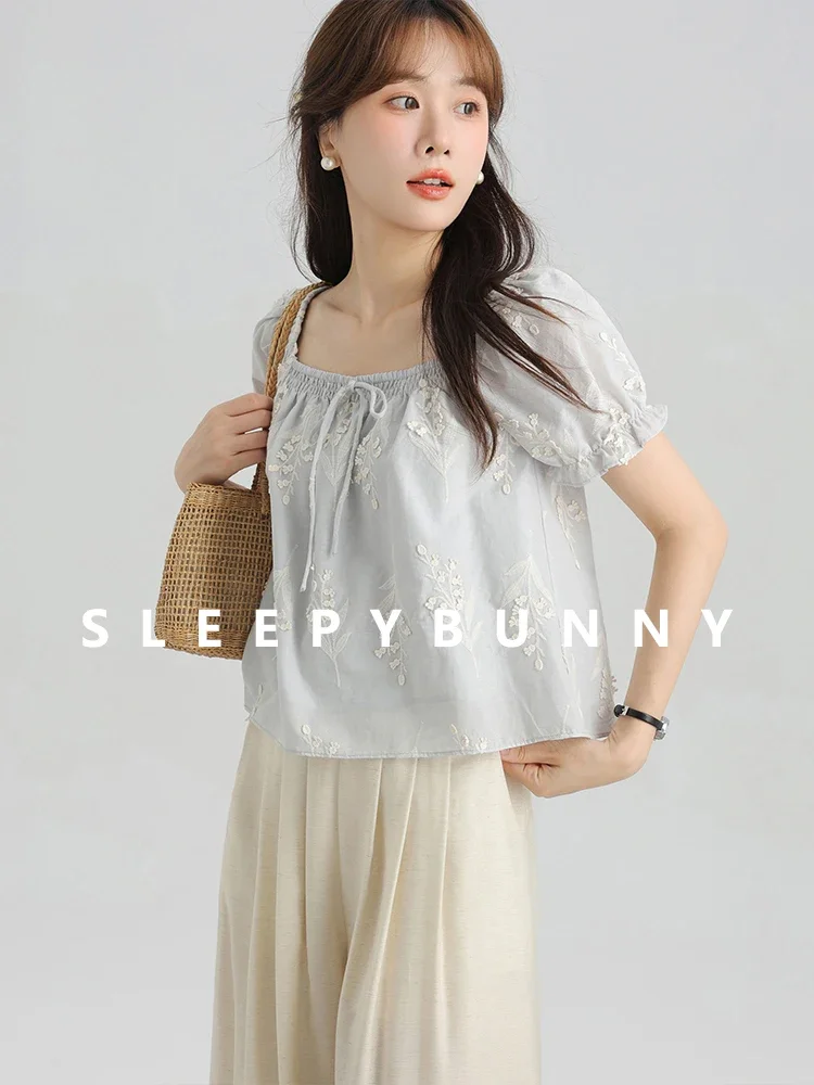 Women Elegant Square Neck Puff Sleeve Blouse Embroidered French Style Short Sleeve Shirt Chic Summer Pullover Top for Daily Wear