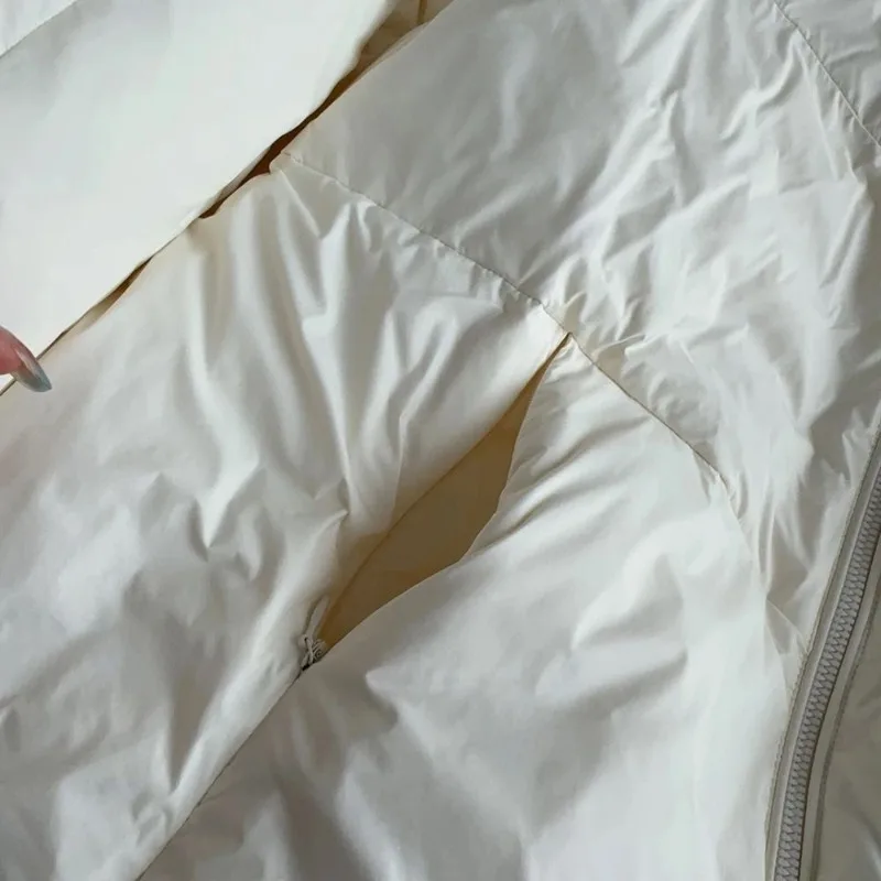 완전히 채워진 인기 다운 재킷 여성용 푸퍼는 부드럽고 두꺼워 따뜻함을 유지하며, 새로운 패셔너블한 짧은 가을 겨울 코트