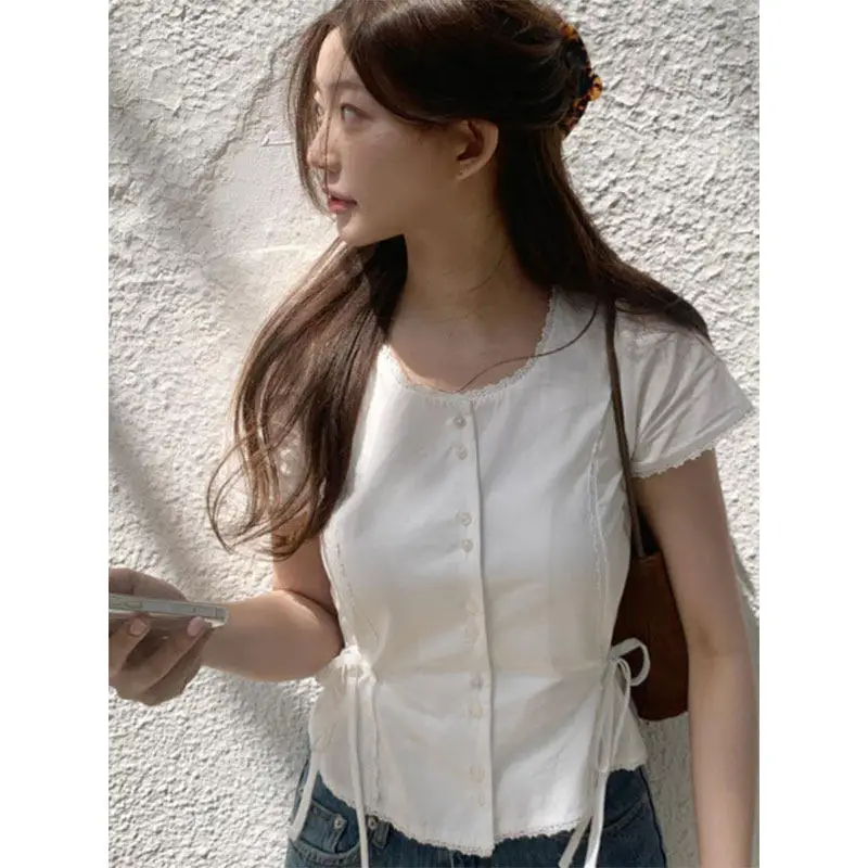 

Sweet Gentle Summer 2025 ort Sve round Ne Lace Trim Waist Cinched Pure Color irt Women's Faion Blouse