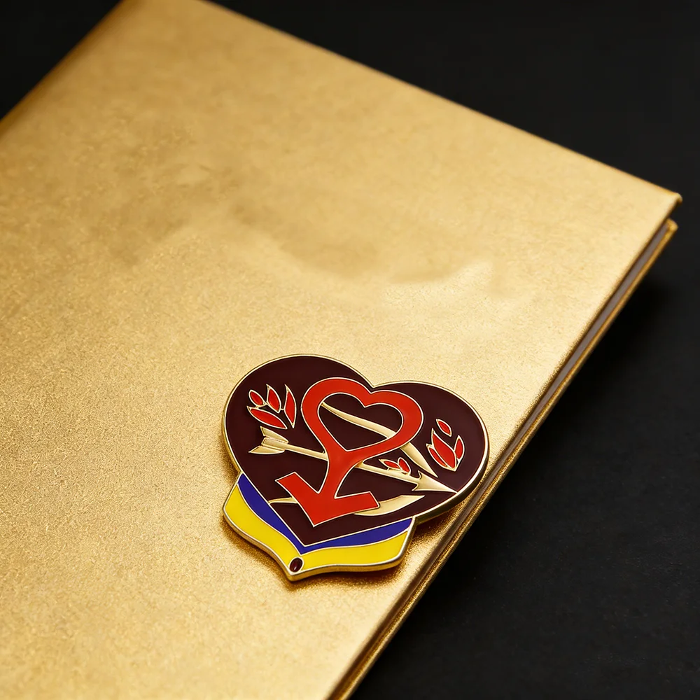 1PC Heart-shaped Anime Enamel Pin Brooch Women Man Cartoon Logo Lapel Badge for Shirts Ties Backpacks Decoration Accessories