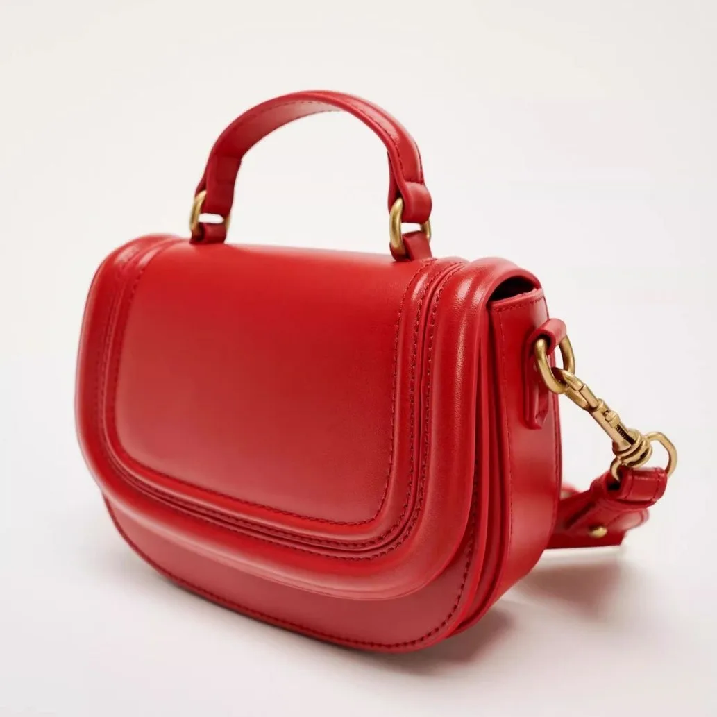 

2025 New Women's Magnetic Flap Saddle Bag Chic Adjustable Strap Crossbody Purse Versatile for Daily Commute & Casual Use