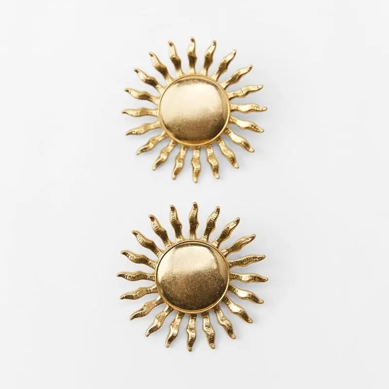 2025 New Fashion Golden Big Sun Shape Metal Earrings Women Indian Vintage Retro Punk Statement Earrings Jewelry