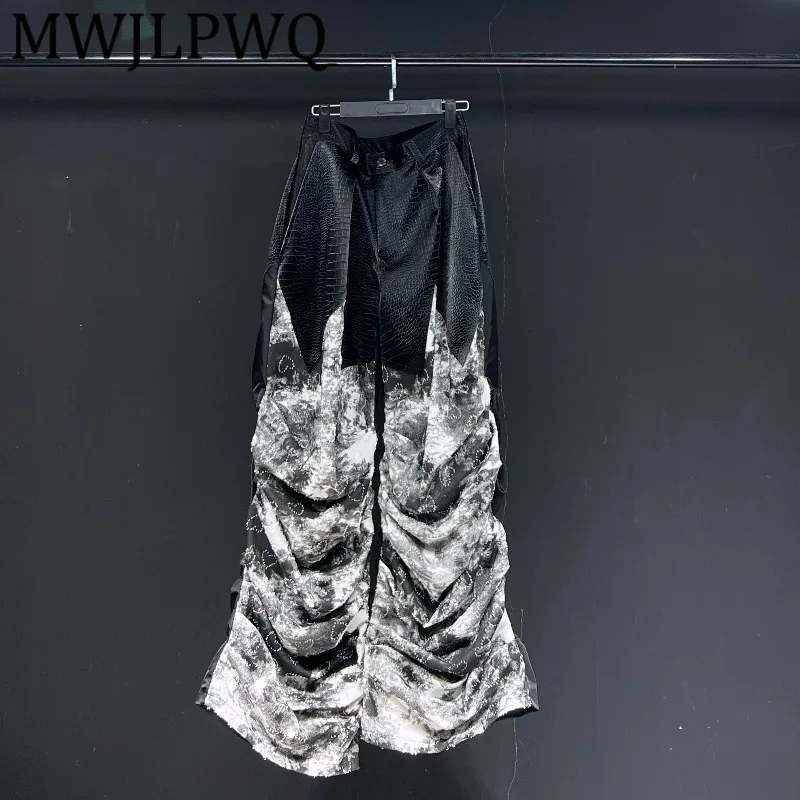 

MWJLPWQ 2025 Новый принт Морщинистый дизайн Свободные повседневные брюки Мужские уличные расклешенные брюки из сращенной кожи Осенняя мода 11832