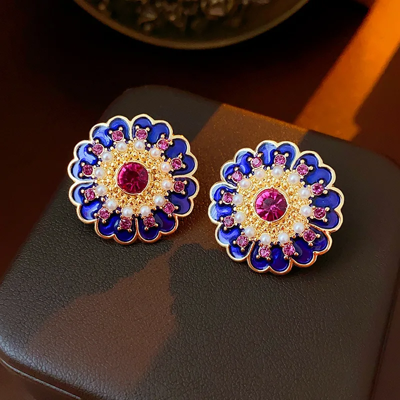 Driping Pearl Flower Vintage Stud Earrings for Women Charms Exquisite Personality Light Luxury Earring Fashion Jewelry Wholesale