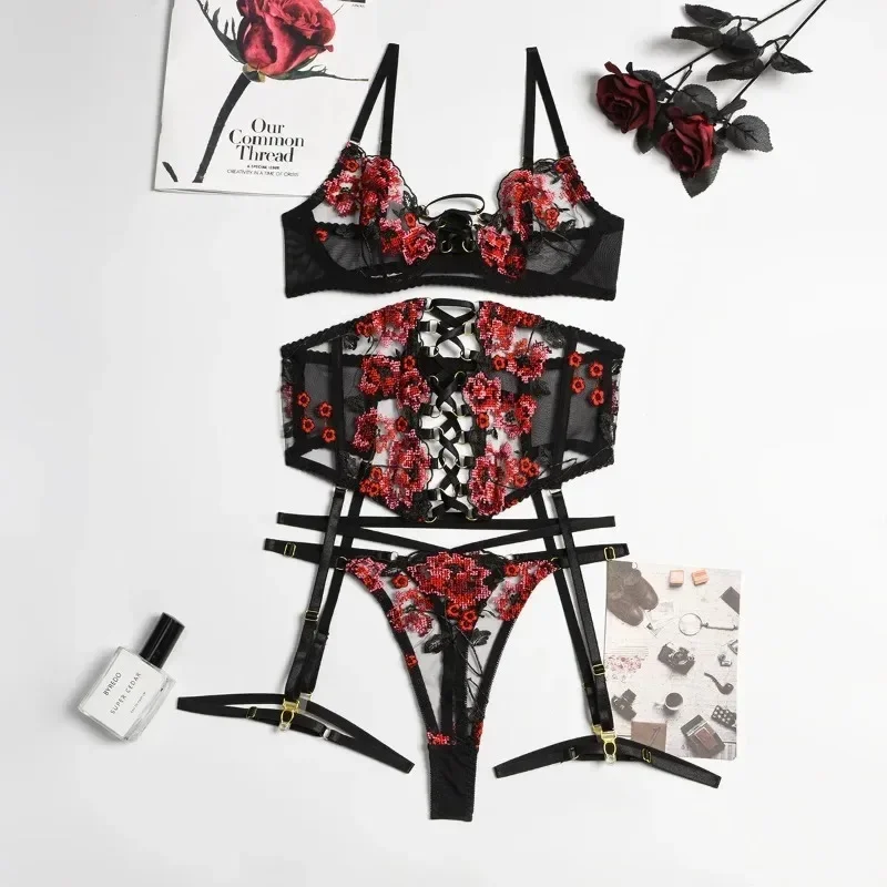 Ensemble de lingerie sexy trois pièces avec porte-jarretelles, pantalon triangle, short bandage brodé, chaud et délicat, luxe