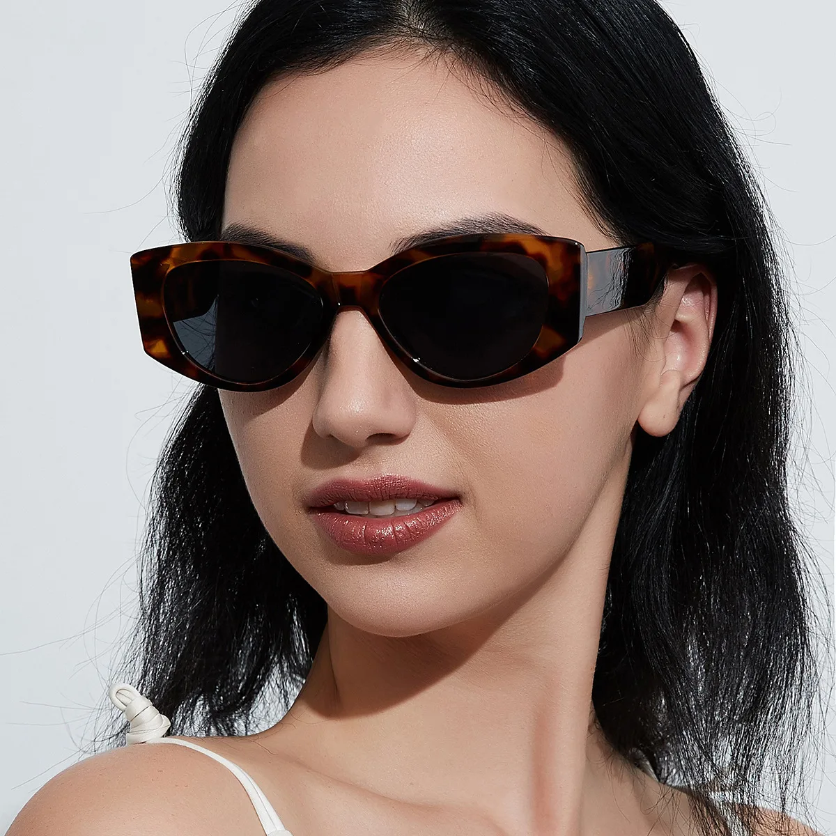 

Women's Sunglasses Y2k Accessories Cat Eye Retro Eyepieces Sunglasses 2024 Woman Glasses in Trend UV400 Protection Sun Shades