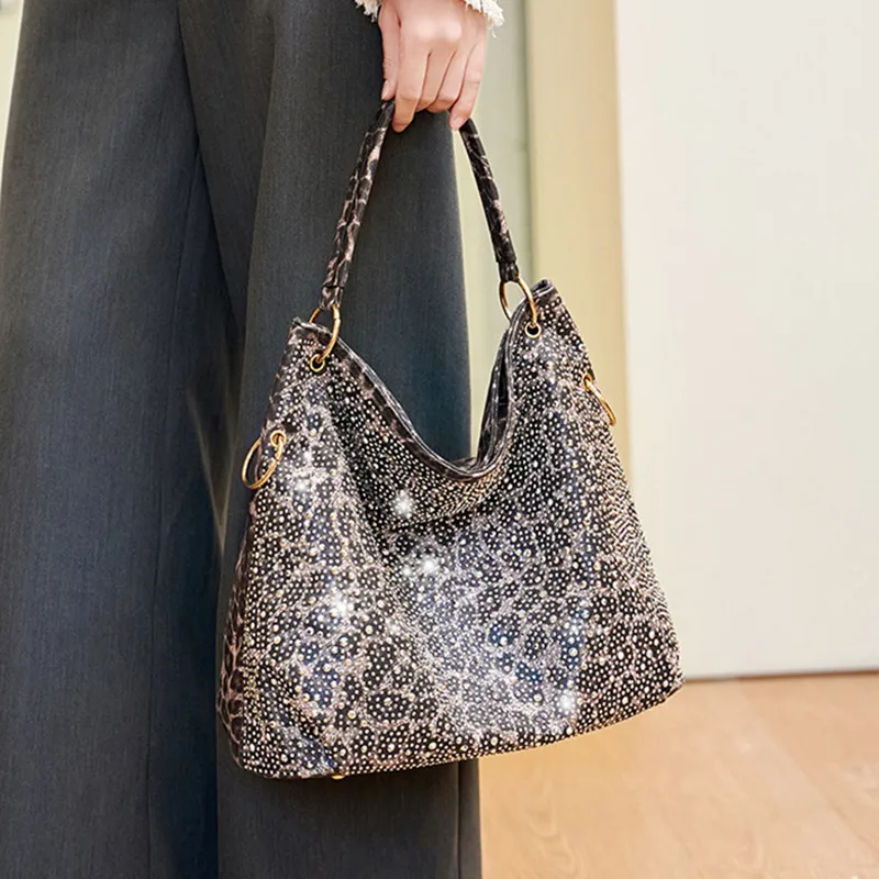 

Fashion leopard Leather Women Tote Bag 2025 New Large Capacity Diamonds Handbags Popular Leopard Single Shoulder Commuter Bags