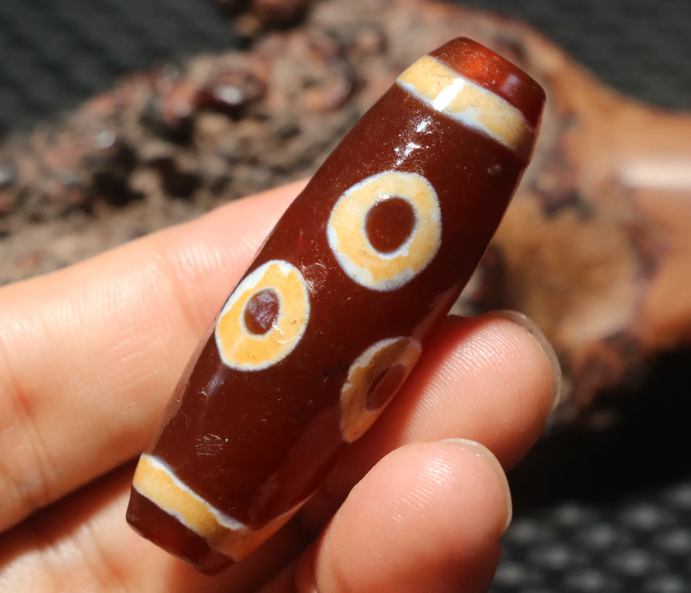 

WOJIACHANPINZUITEBIE Мощность тибетского старого агата красного цвета 4-глазый лунный сердце в форме скульптурной гравировкой dZi кулон из бисера амулет 4A +