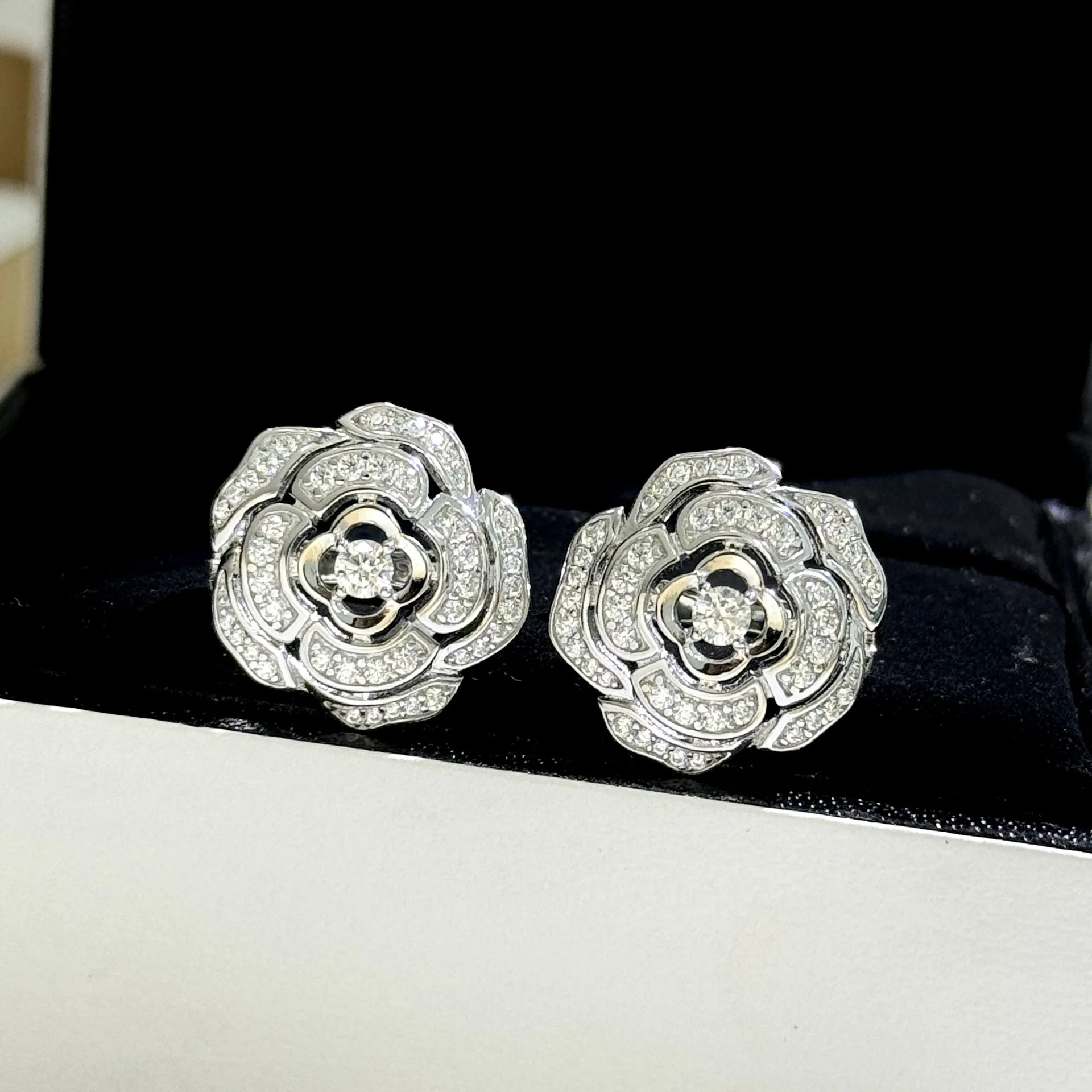 S925 pure silver inlaid with zircon, light luxury, high-end and versatile daily earrings