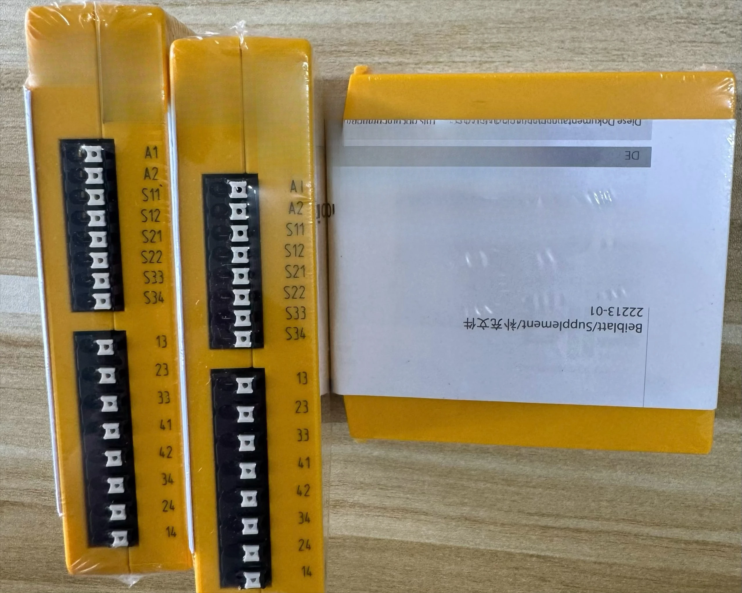 

original relay 710900 PNOZ c1 HT 24VDC 3n/o 1n/c
