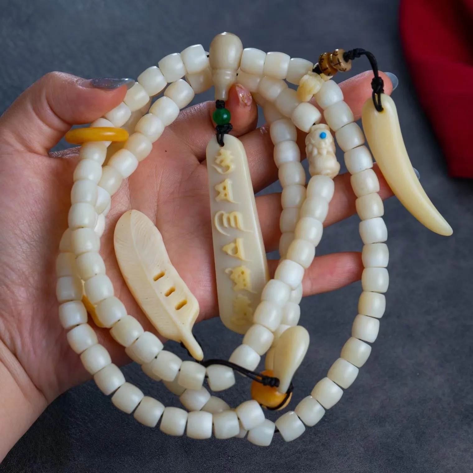 Camel bones, cow bones, bucket beads 108 Buddhist beads, black donkey hooves sheep horns, pendant, dragon horns, feather pendant