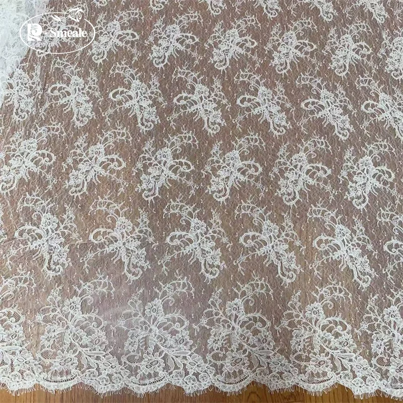 3MX1,5M Hochzeitskleid-Stoff mit Weißen Geometrischen Blumen. Hochwertiger Spitzenstoff mit Wimpernrand NEU – Detail 4