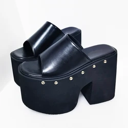 Gdgydh-Sandalias de tacón de cuña de suela gruesa para mujer, zapatillas clásicas de plataforma, estilo Popular europeo y americano, para exteriores, color negro