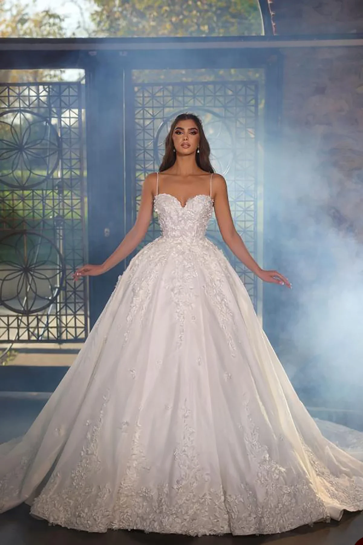 

Luxury A-Line Wedding Dress For Women Sweetheart Spaghetti Strap Customized Bridal Gown Appliques Sleeveless Backless Dress