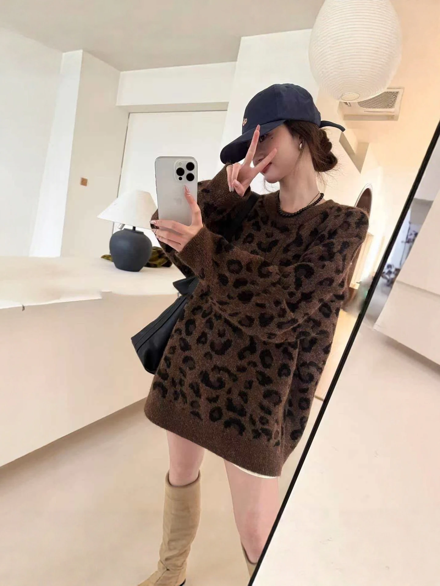 Loose Korean Style Women's round Neck Leopard Print Knitted Sweater Comfortable Long Sleeve Casual Top for Autumn Winter
