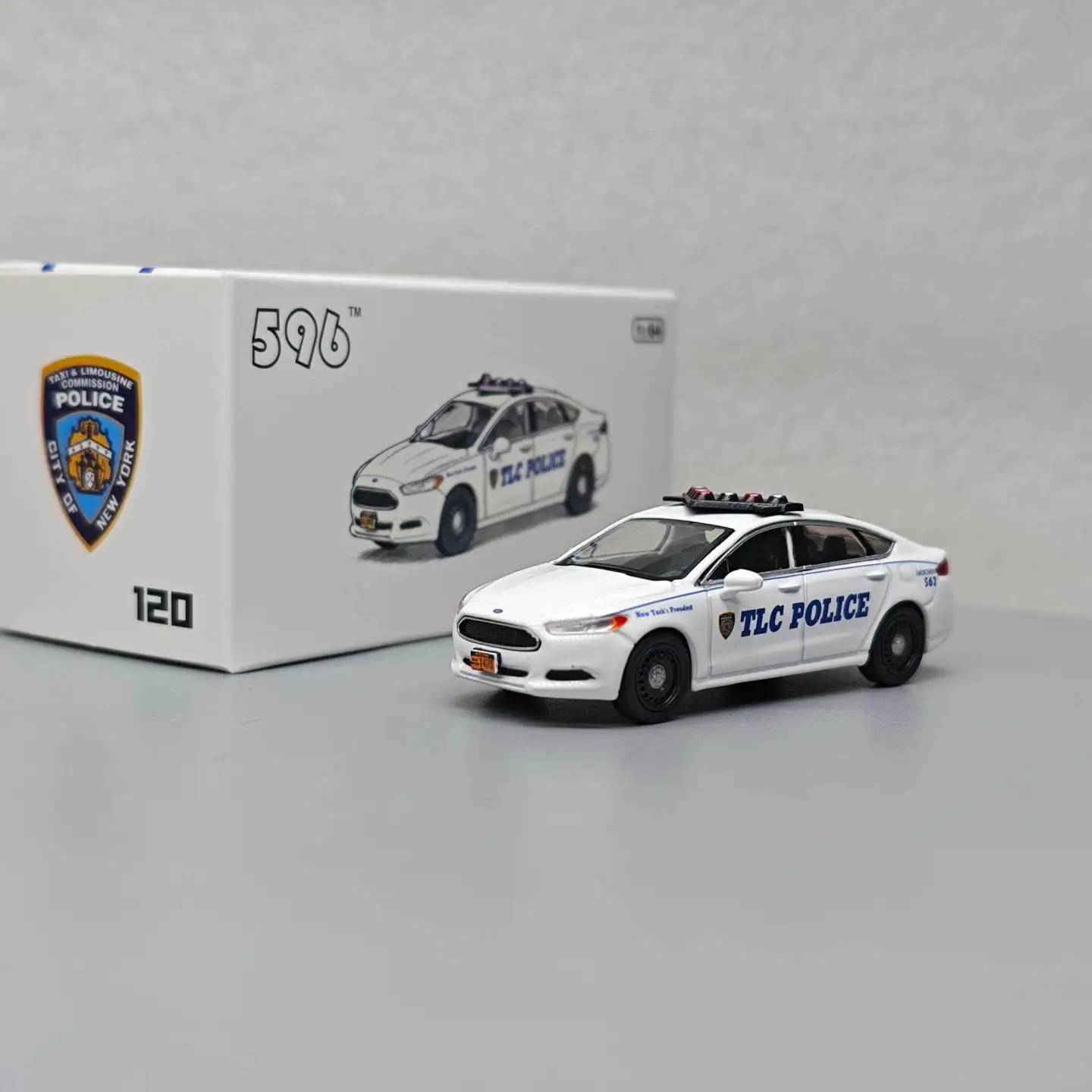 

596 1:64 Ford Mondeo TLC POLICE Taxi & Limousine Committee 596-120 Коллекционная модель автомобиля из литого сплава
