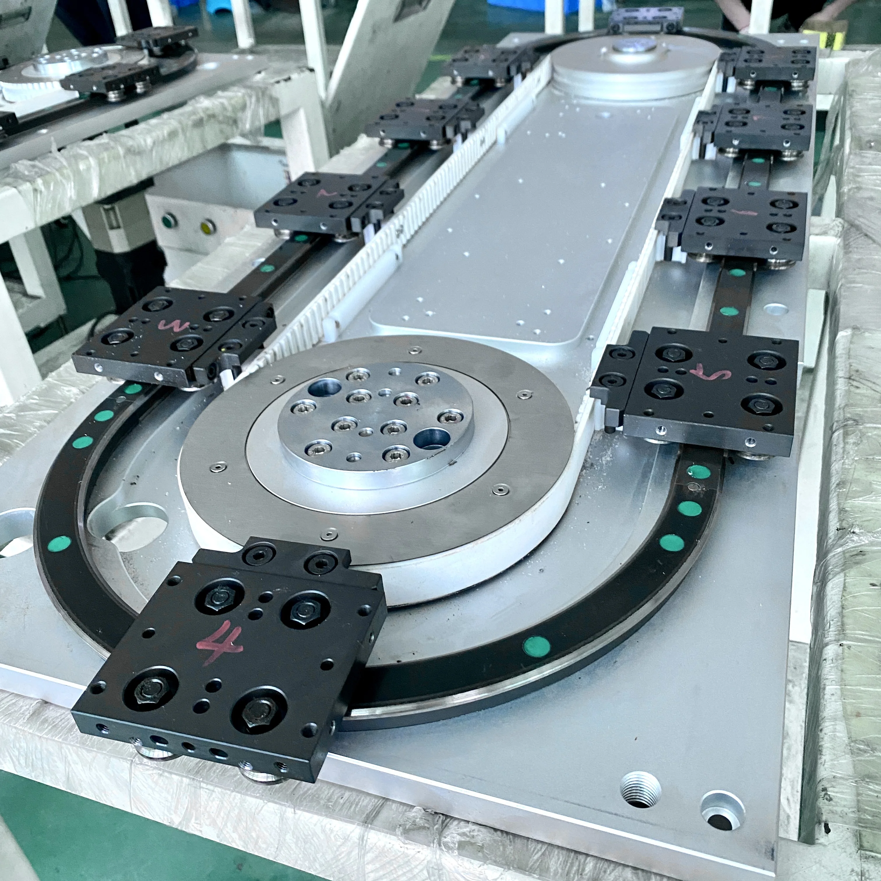 

Легкие производственные мастерские, адаптируются к многопромышленному промышленности и изготовлению круглых направляющих, ленточных конвейерных направляющих.